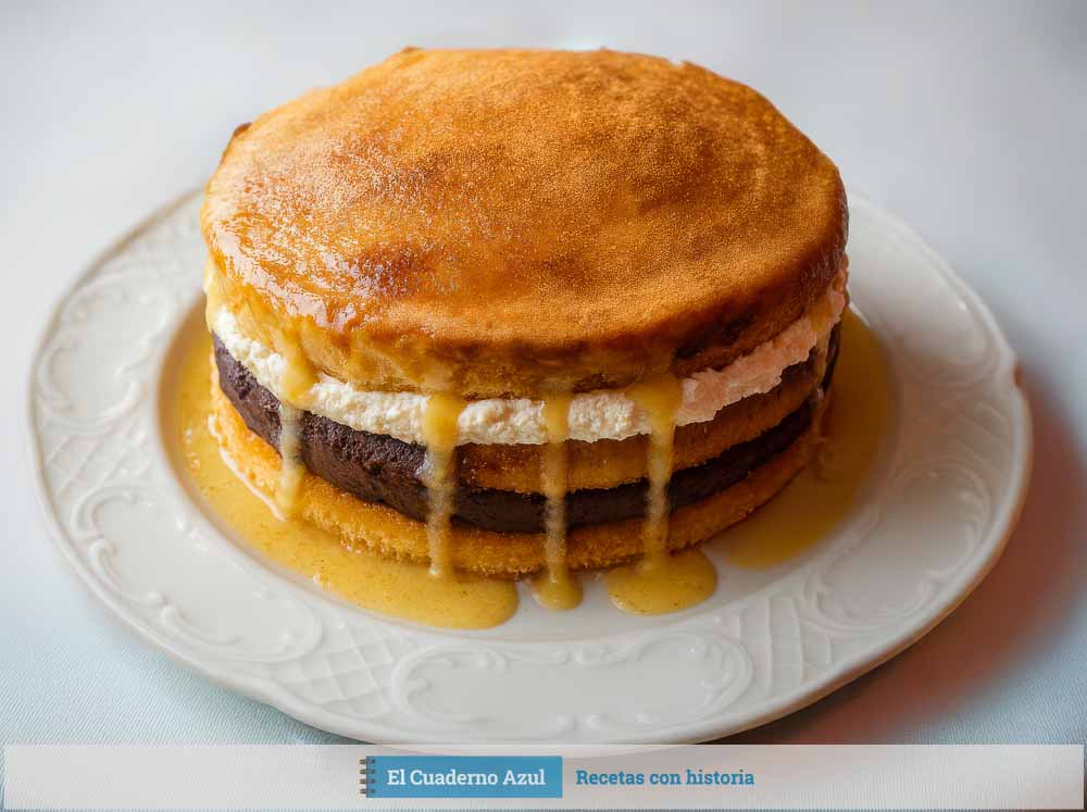 Tarta San Marcos en plato blanco